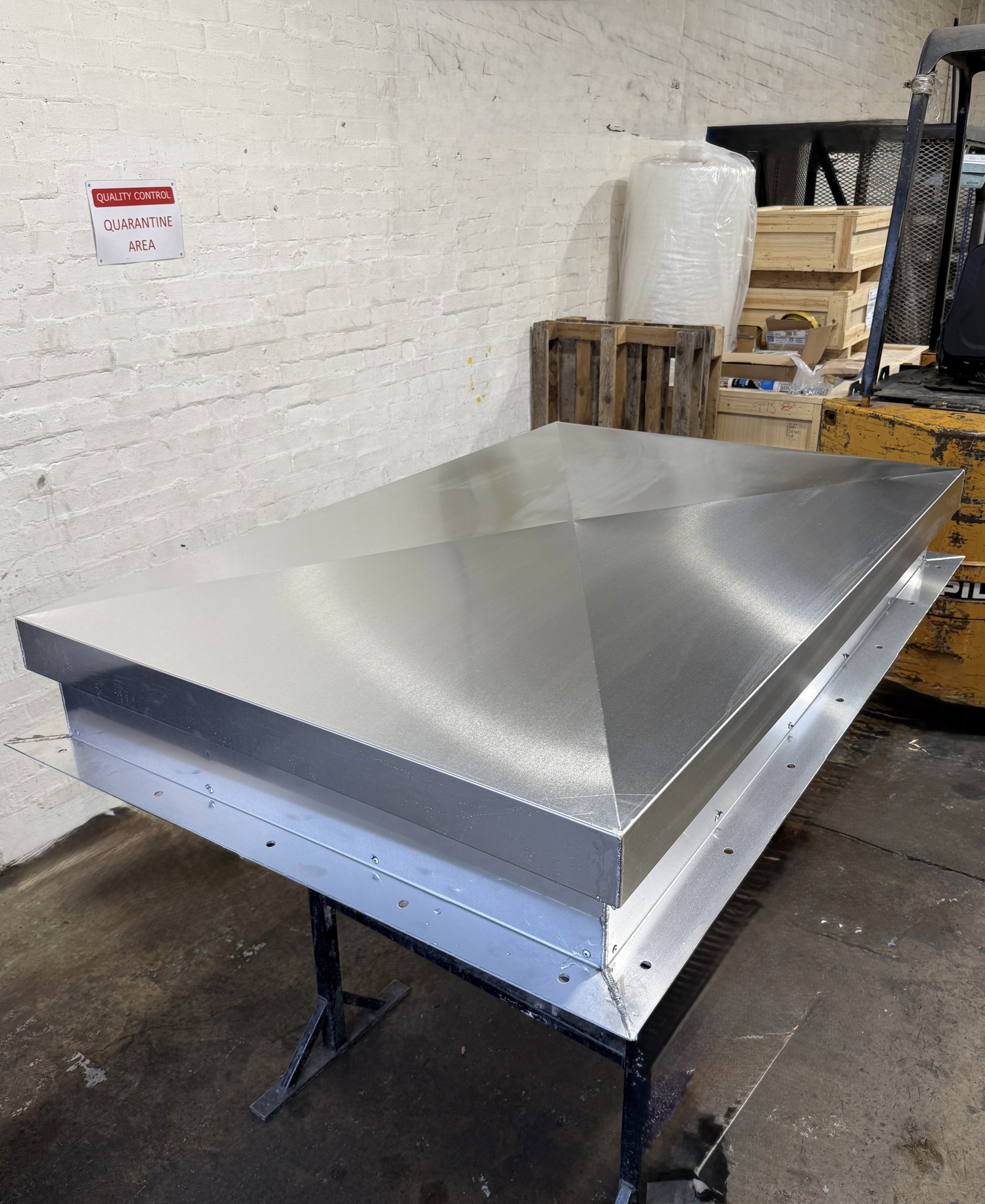 Blast / explosion relief roof vents